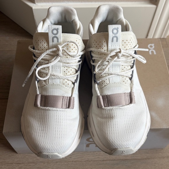 GUC on running cloudnova 2 ice/sand size 5.5 with original shoe box - Picture 3 of 16